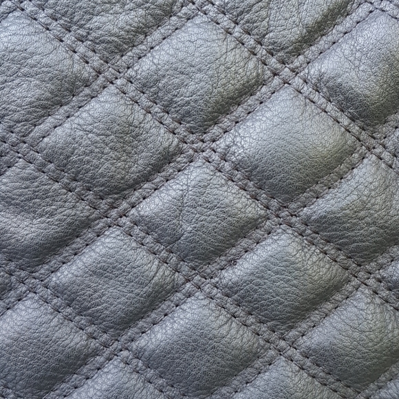 💙💛 Shop for a Good Cause! Quilted Leather Purse - Picture 5 of 11